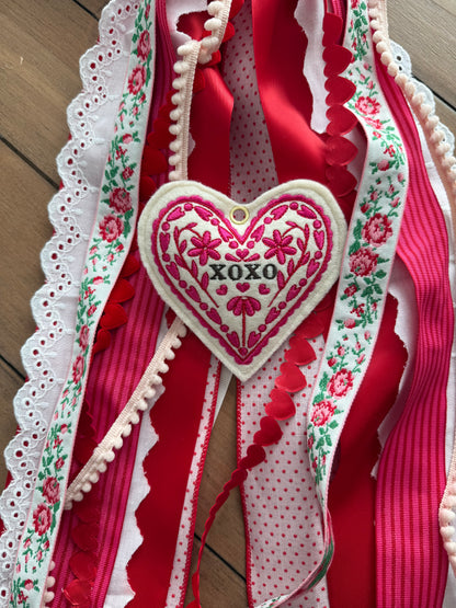 Embroidered Valentines ornament- xoxo